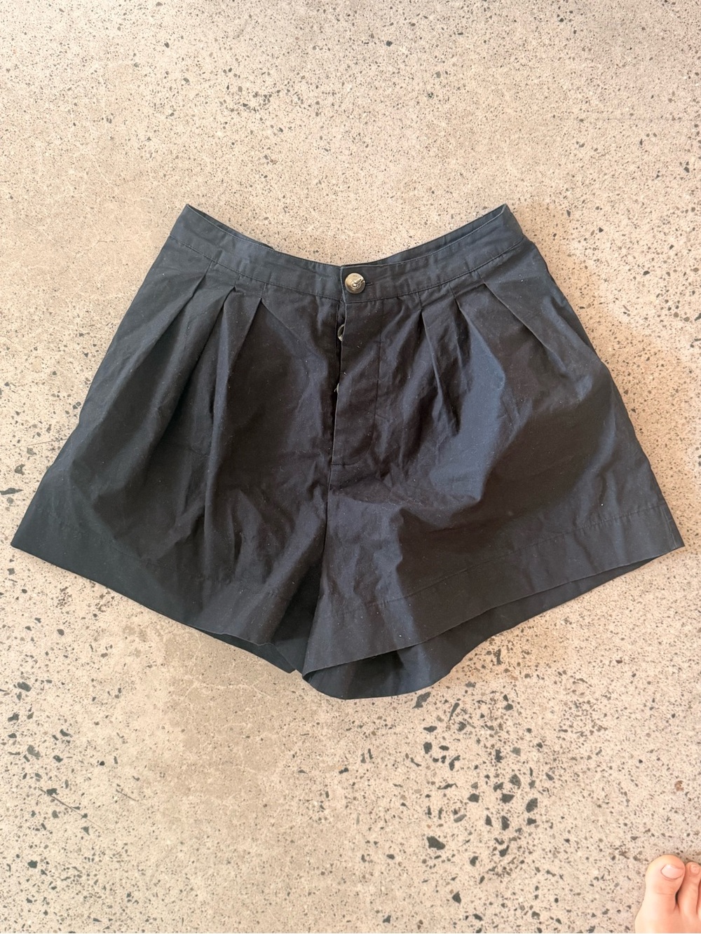 Doen Black Pleated High-Rise Women’s Shorts